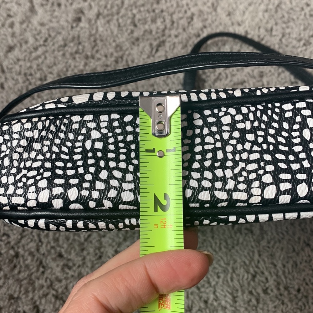 Vera Bradley Crossbody - Picture 16 of 16
